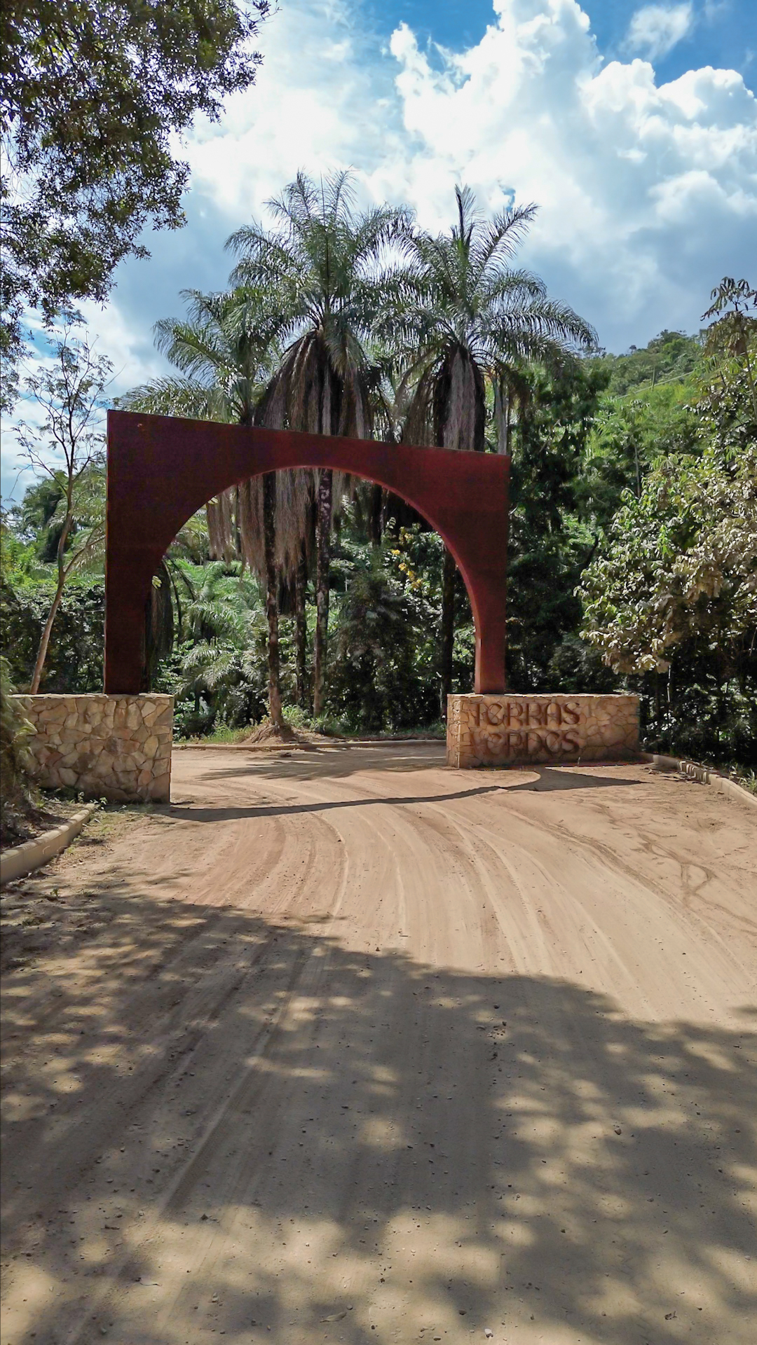 Portal de entrada do Terras Verdes